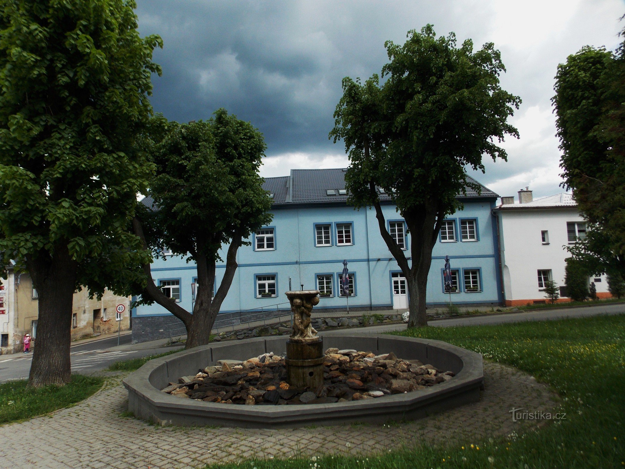 Fonte do Império na praça em Vrbno pod Pradědem