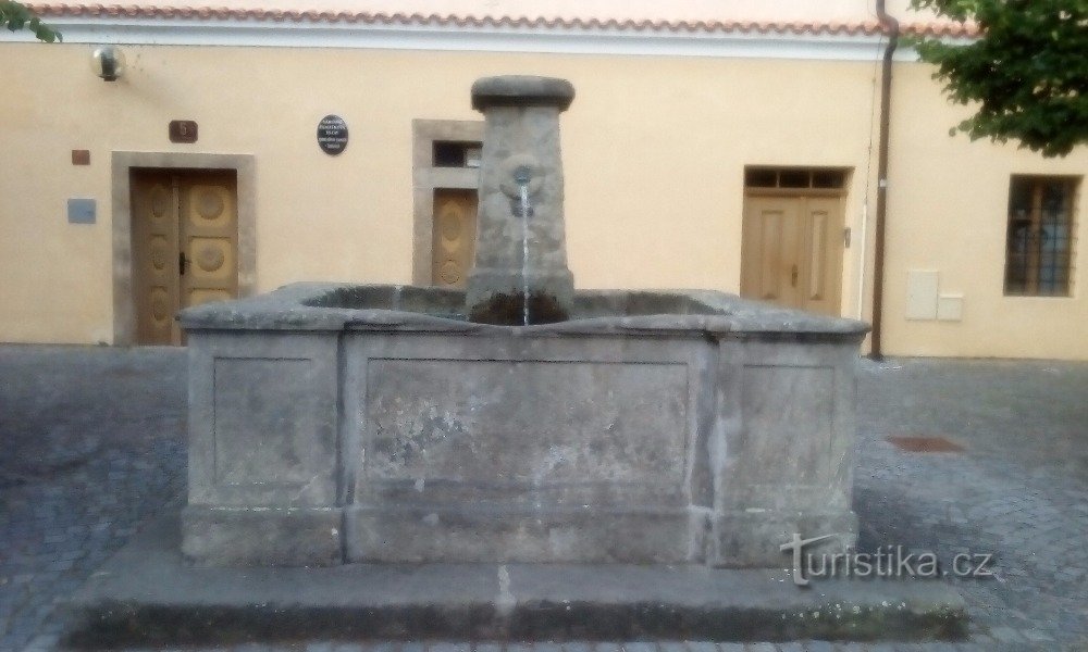 Empirowa fontanna na Přihrádku
