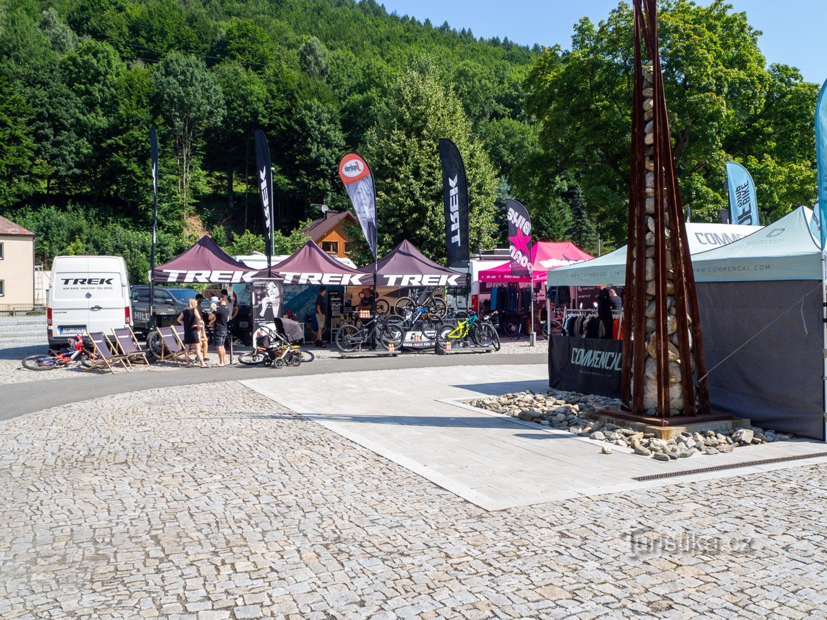 Enduro-race in het Kouty-skiresort