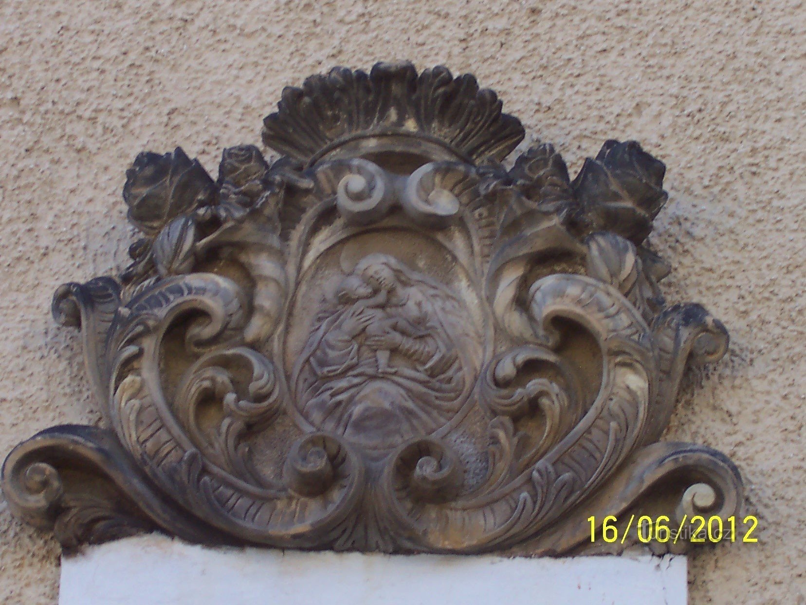 герб миноритов Уничов, который находится над входной дверью