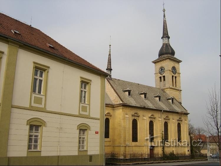 Evangelisk kirke: udsigt fra Husova Street