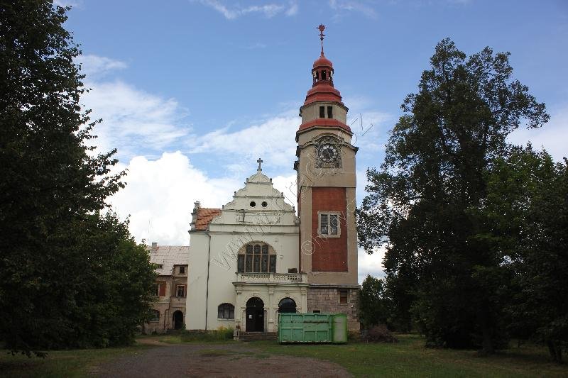 evangelický kostel Zmrtvýchvstání Páně s farou