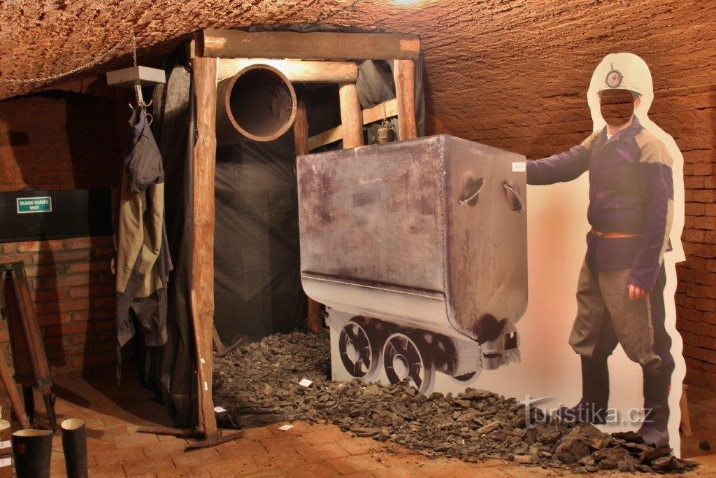 Udstilling af minedrift og glasfremstilling i Dubňany