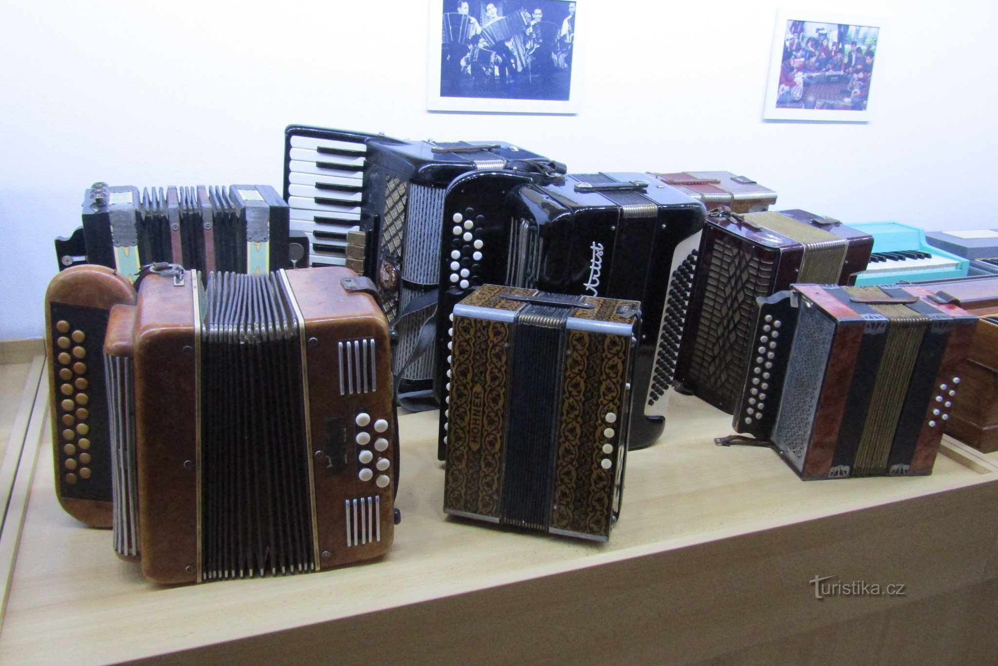Wystawa instrumentów muzycznych w Ostružnej w Jesenice