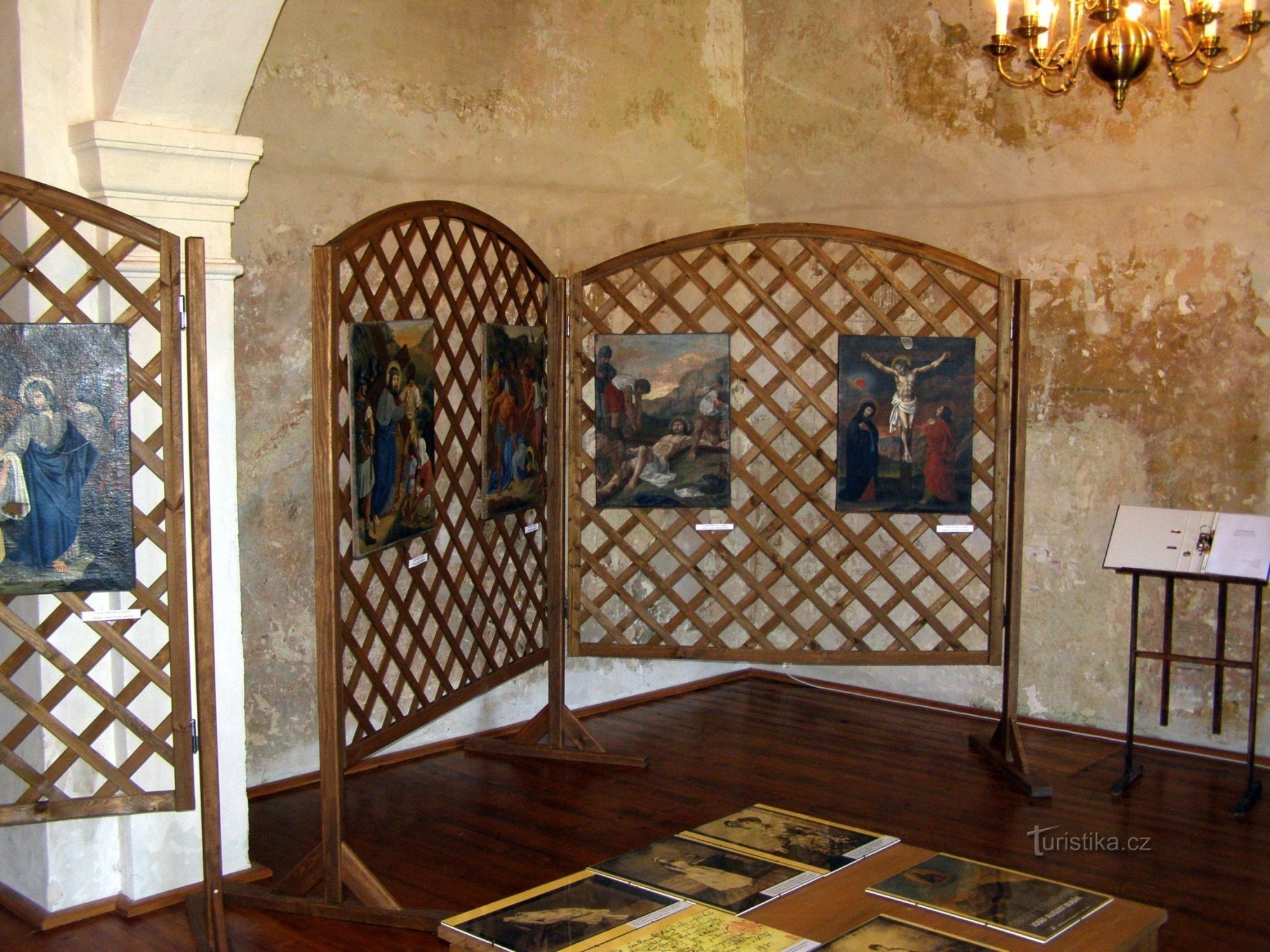kiállítás a kastélyban
