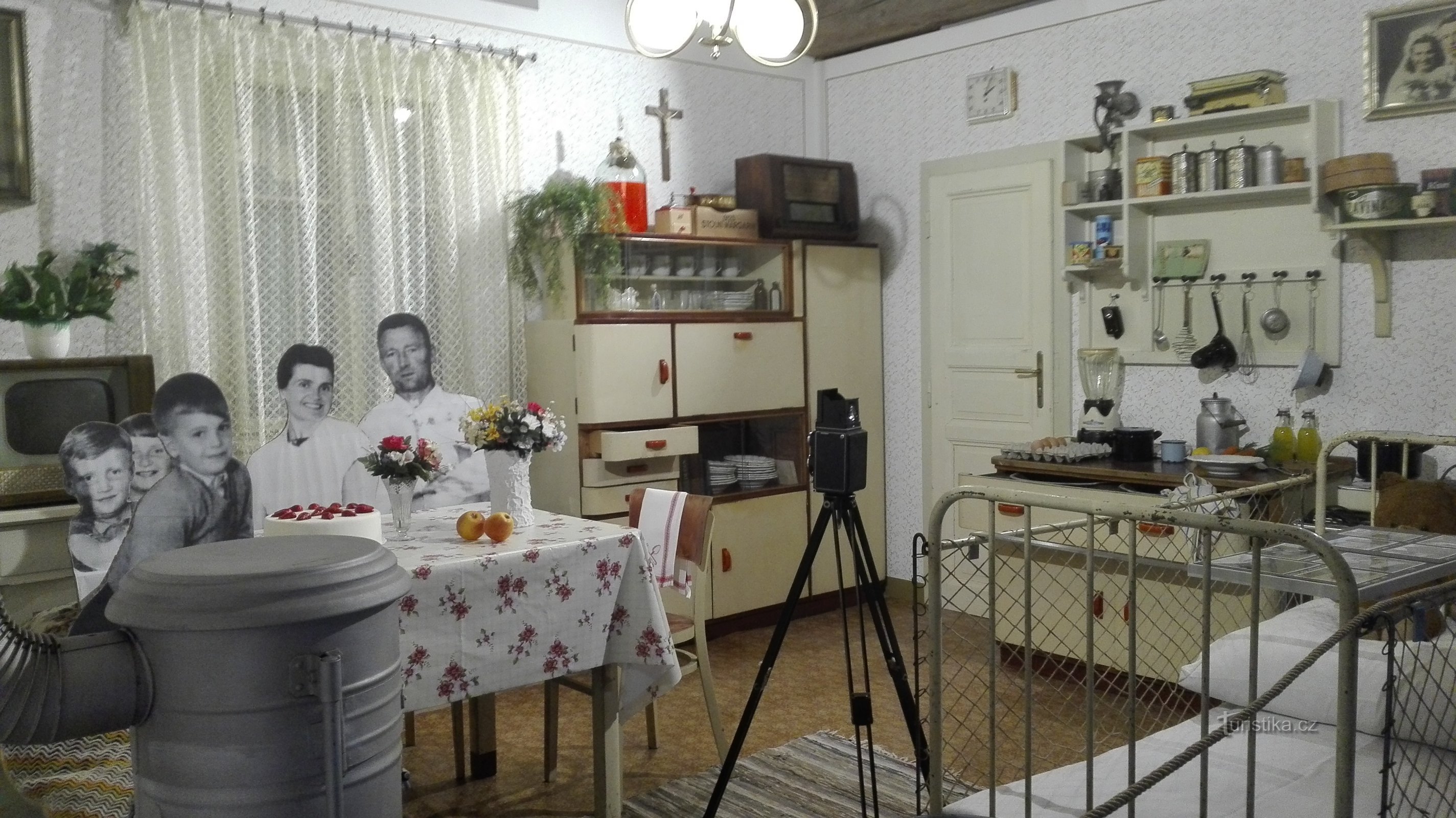 Exposure of a room from the 60s - The story of one photograph.