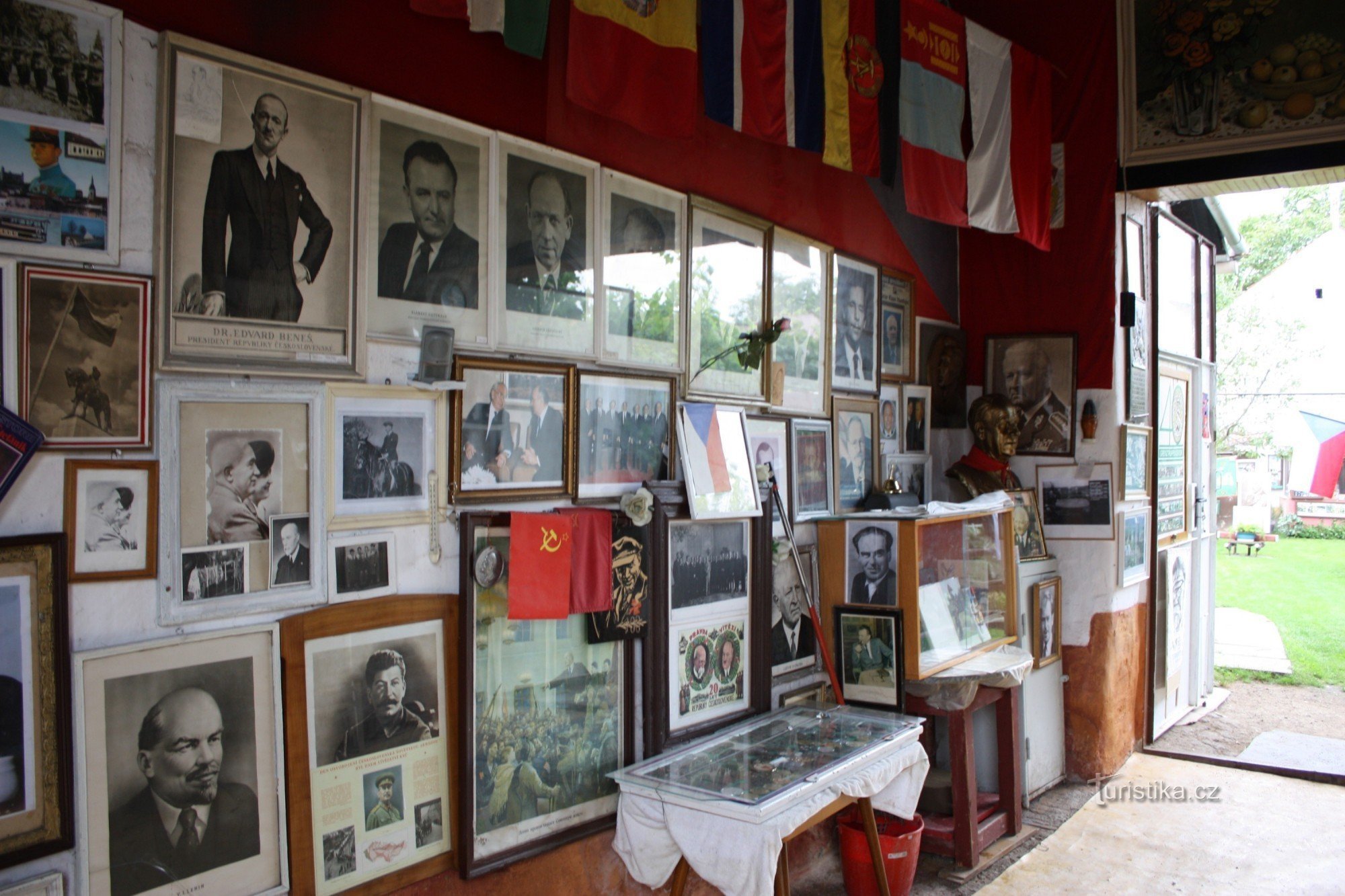 Wystawa w pasażu w Koválovicach - Osičany