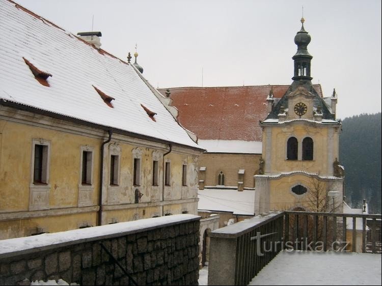 Pfarrhaus und Kirche