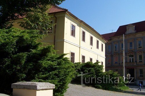 Pfarrhaus - Blick von der Kirche