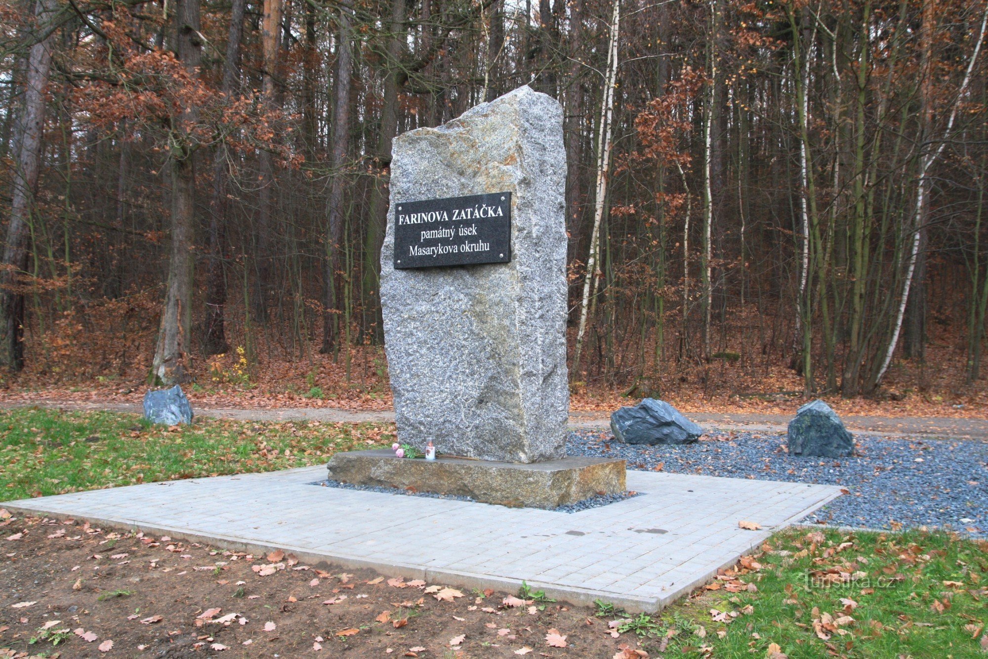 Farin's bend - monument