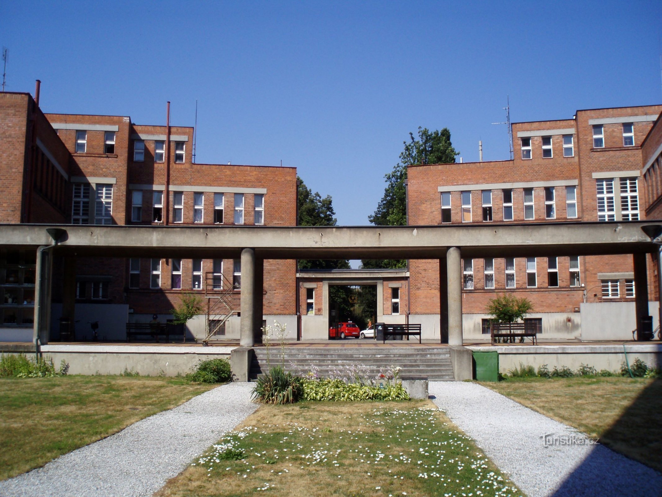 Parish and diocesan building at the Congregation of Priest Ambrose (Hradec Králové, 16.7.2010)