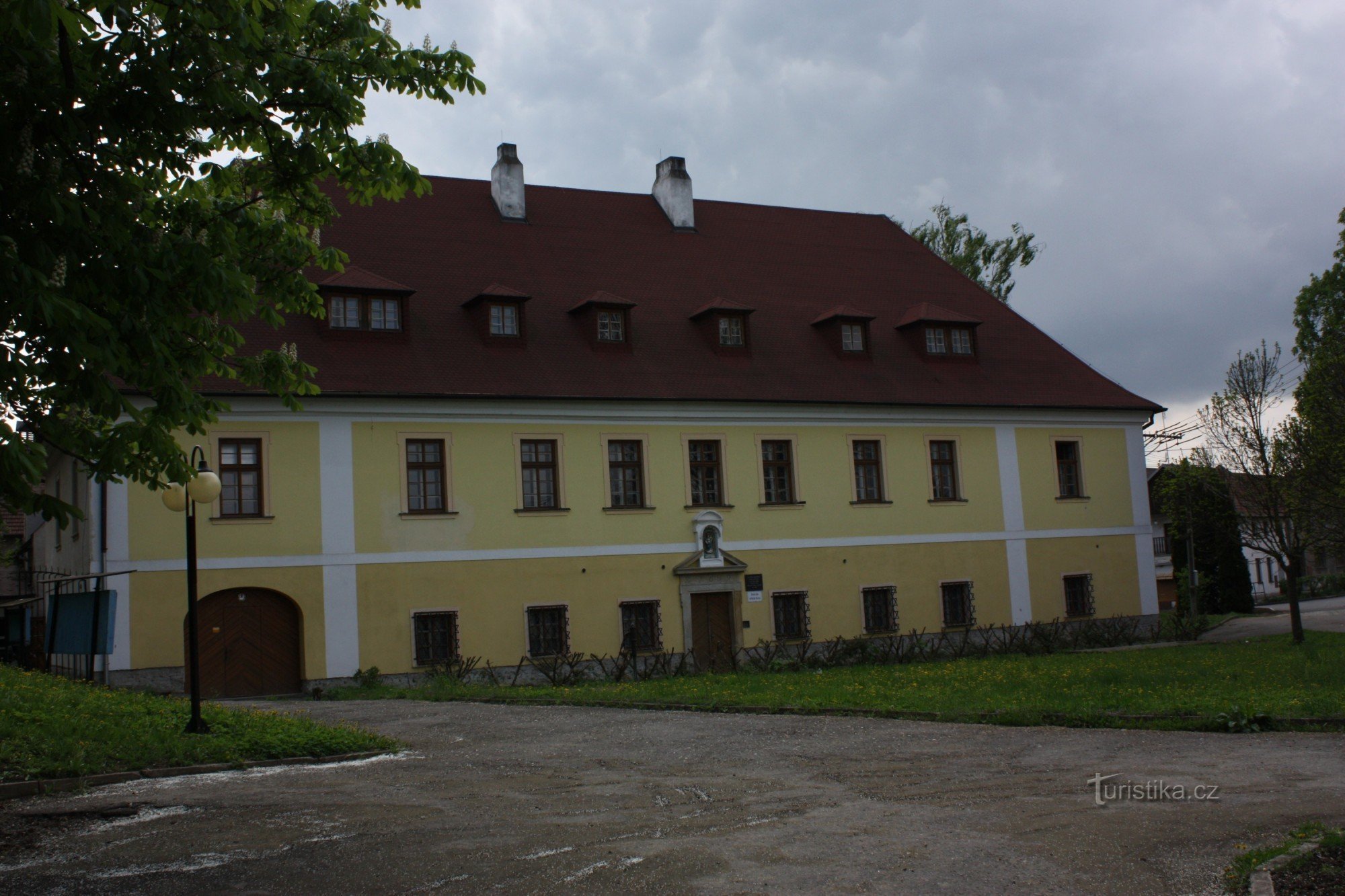 Parochiegebouw in Vřesovice in de buurt van Prostějov