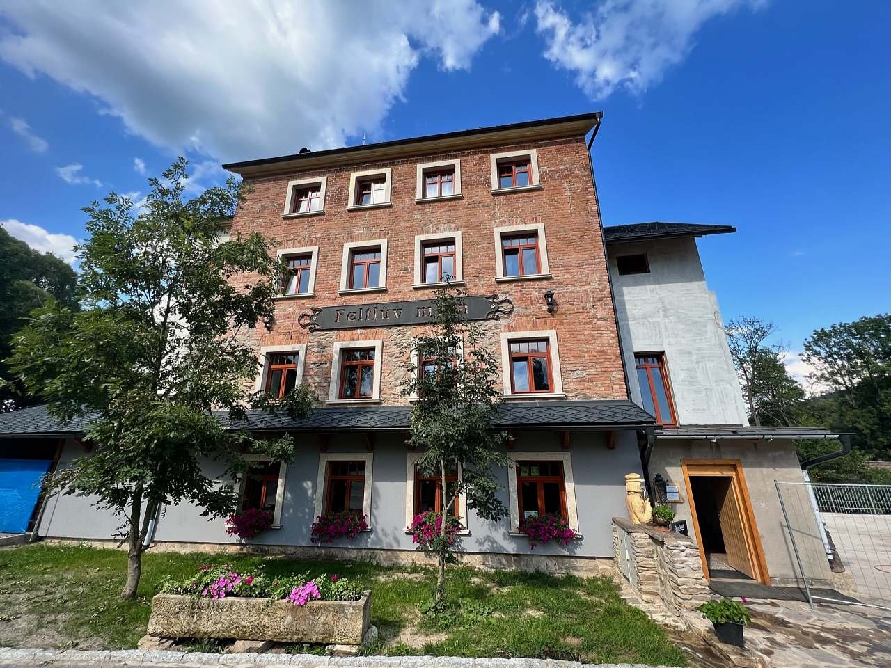 Vermietung der Feltl-Mühle Borovnice (Vorderansicht)