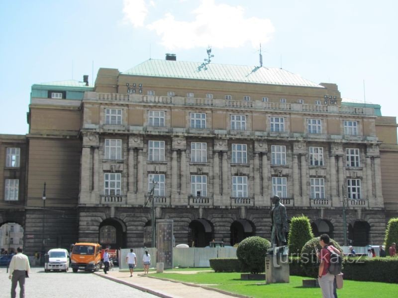 Facoltà di Lettere, edificio principale