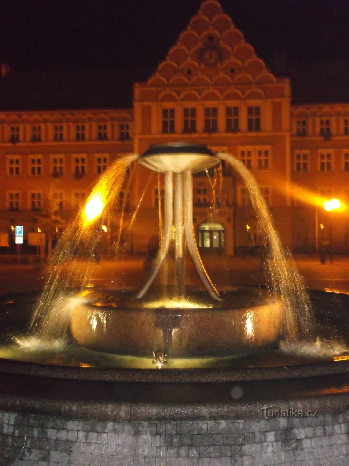 fontein en gemeentehuis in České Těšín - herfst 2013