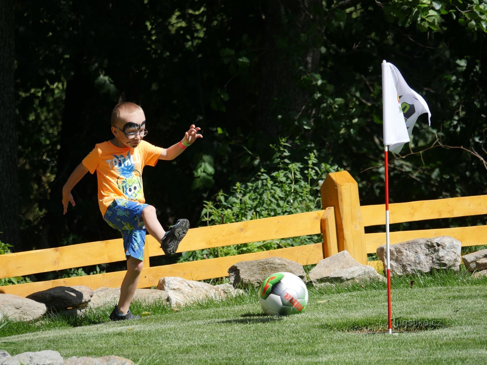 Fotbal-golf - zábava pro příznivce golfu i fotbalu, malé i velké!