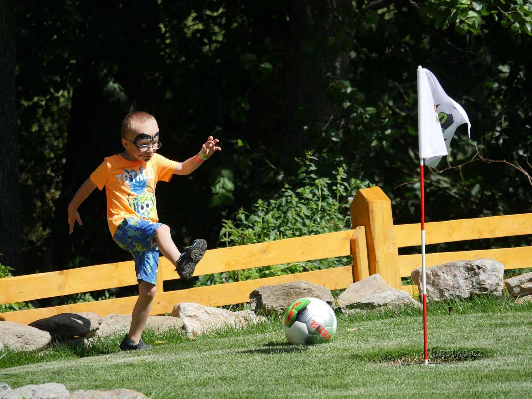 Futebol-golfe - diversão para os fãs de golfe e futebol, jovens e velhos!