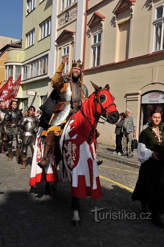 Foto: Litoměřice vintage - desfile histórico; arquivo www.vinazcech.cz