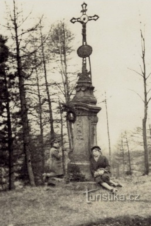 photo of the now defunct cross between Žamberk and Kameničná