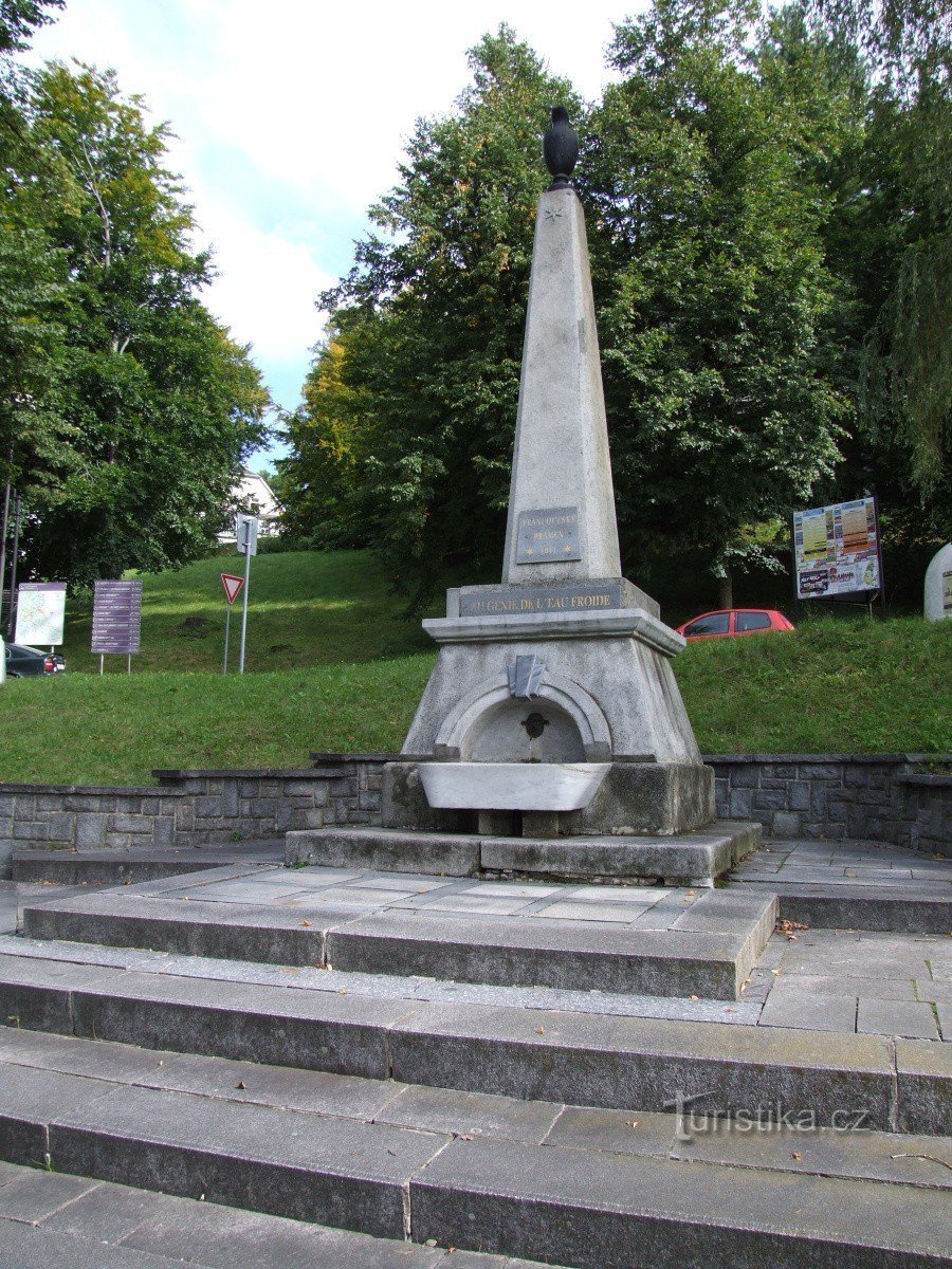 Monument français et source