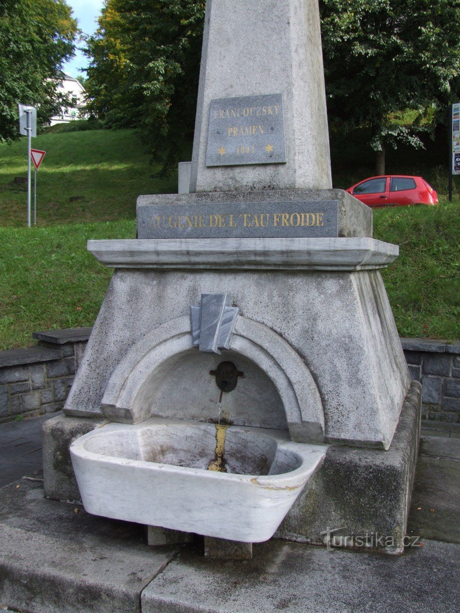 Monument français et source