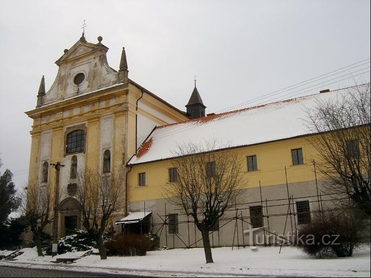 Monasterio franciscano con la iglesia de San Francisco de Asís