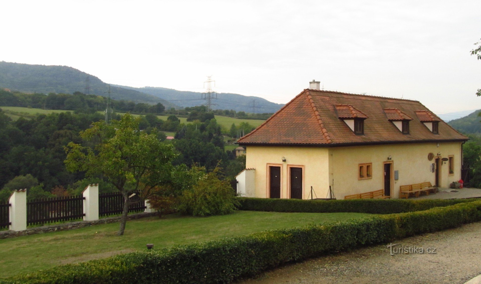 Φραγκισκανικό μοναστήρι στο εστιατόριο Kadani - Konírna