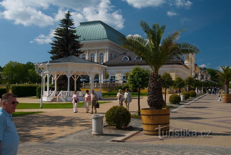 Františkovy Lázně vue générale (colonnade, club house ou vue de dessus à l'étage