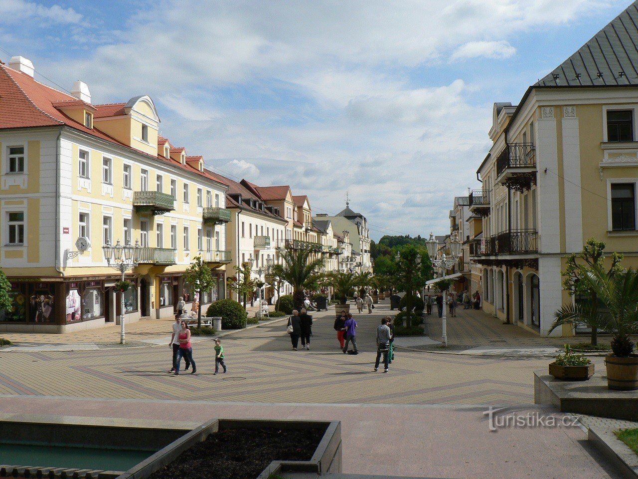 Františkovy Lázně, hàng cột, tác giả ảnh: Bohumír, Turistika.cz