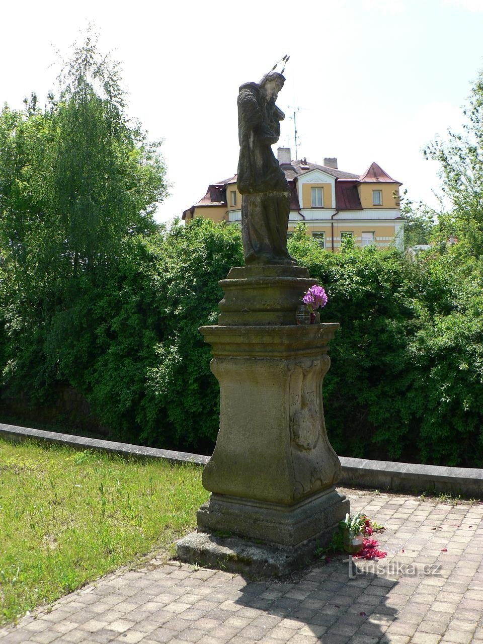 Františkovy Lázně、聖母の像。 ネポムクのヨハネ