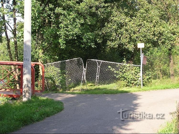 Rota de ciclismo Fryčovice: Fryčovice-sul, rota de ciclismo, chegada à segunda ponte pedonal via Ondřejnica