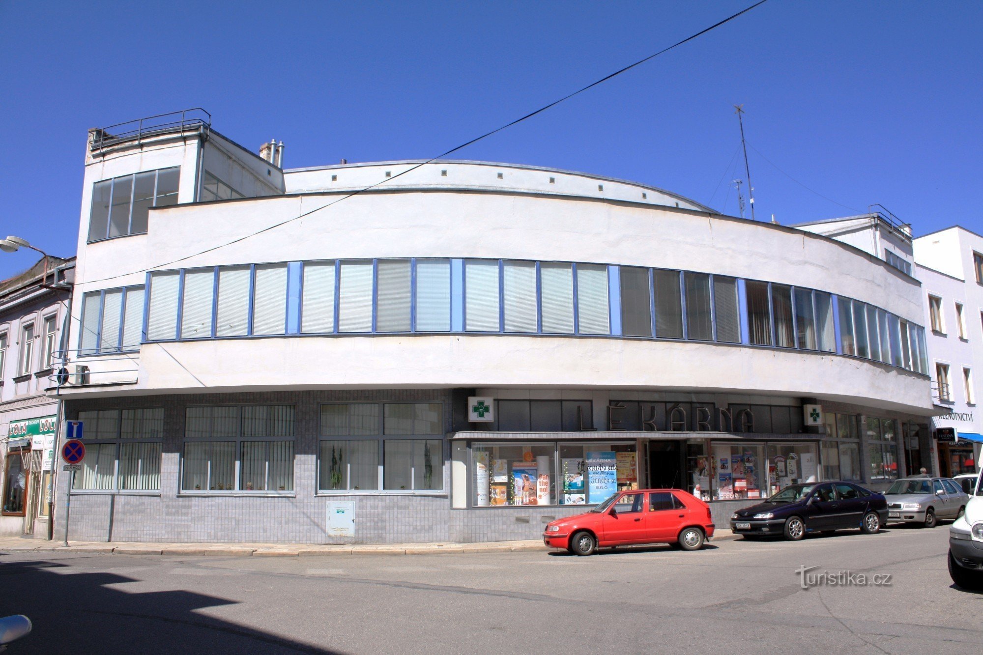 Objet de pharmacie fonctionnaliste