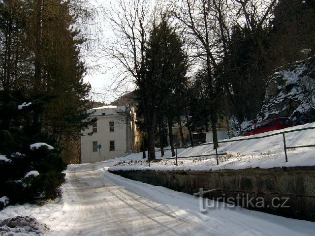 Galerie d'art 1 : Construite à l'origine comme salle d'échantillons pour les marchandises de Chebská živnostenská ao