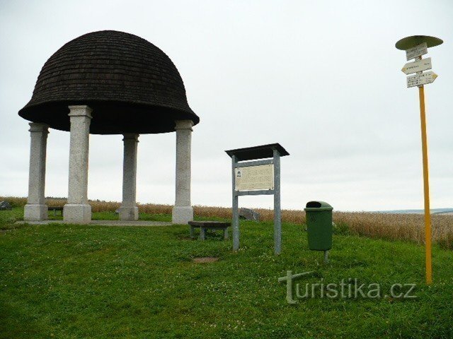 gloriet Klobouk nad obcí