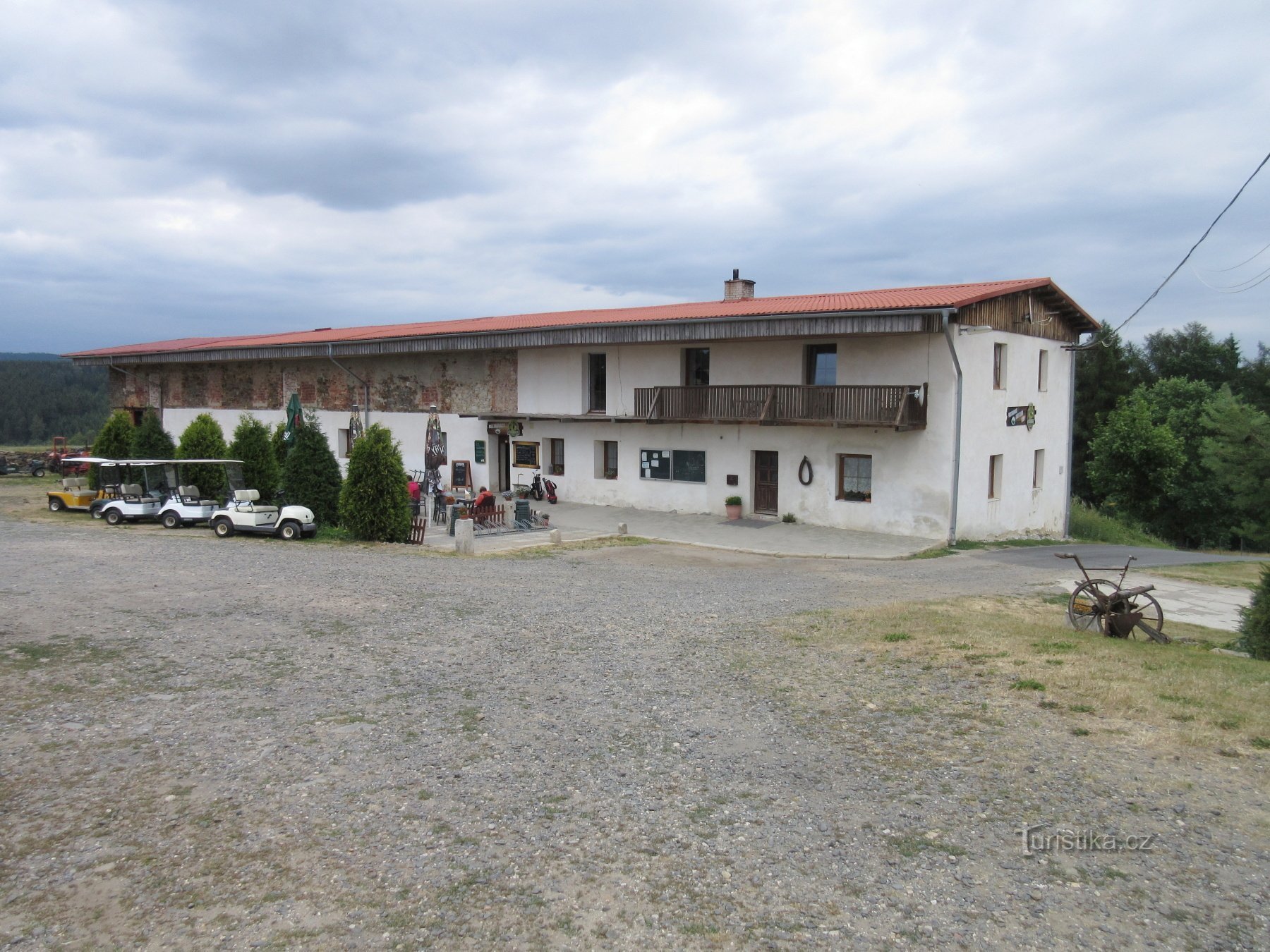 Clube de golfe sob a torre de observação