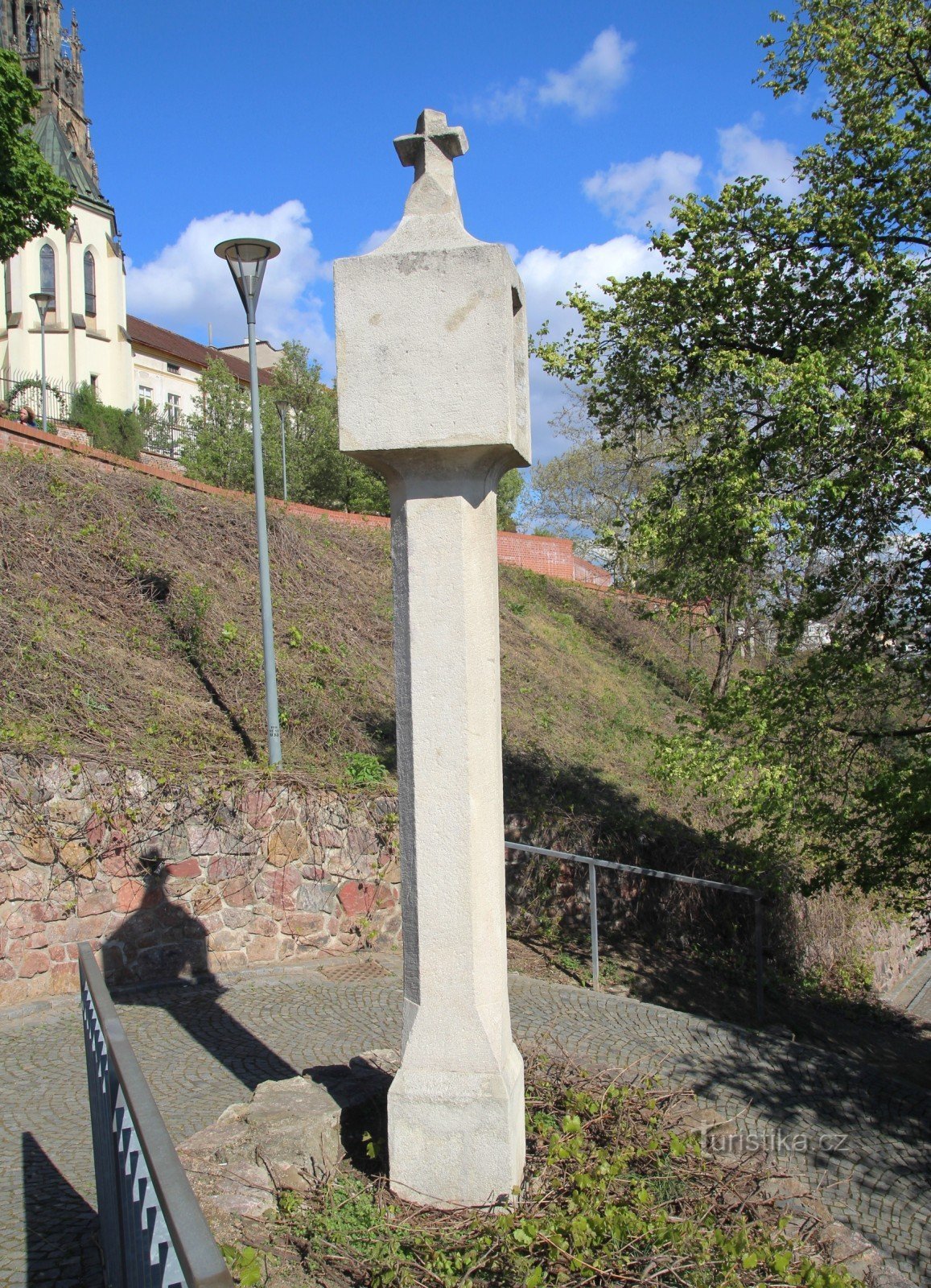 Gotische Gottesqual in Denis' Obstgärten