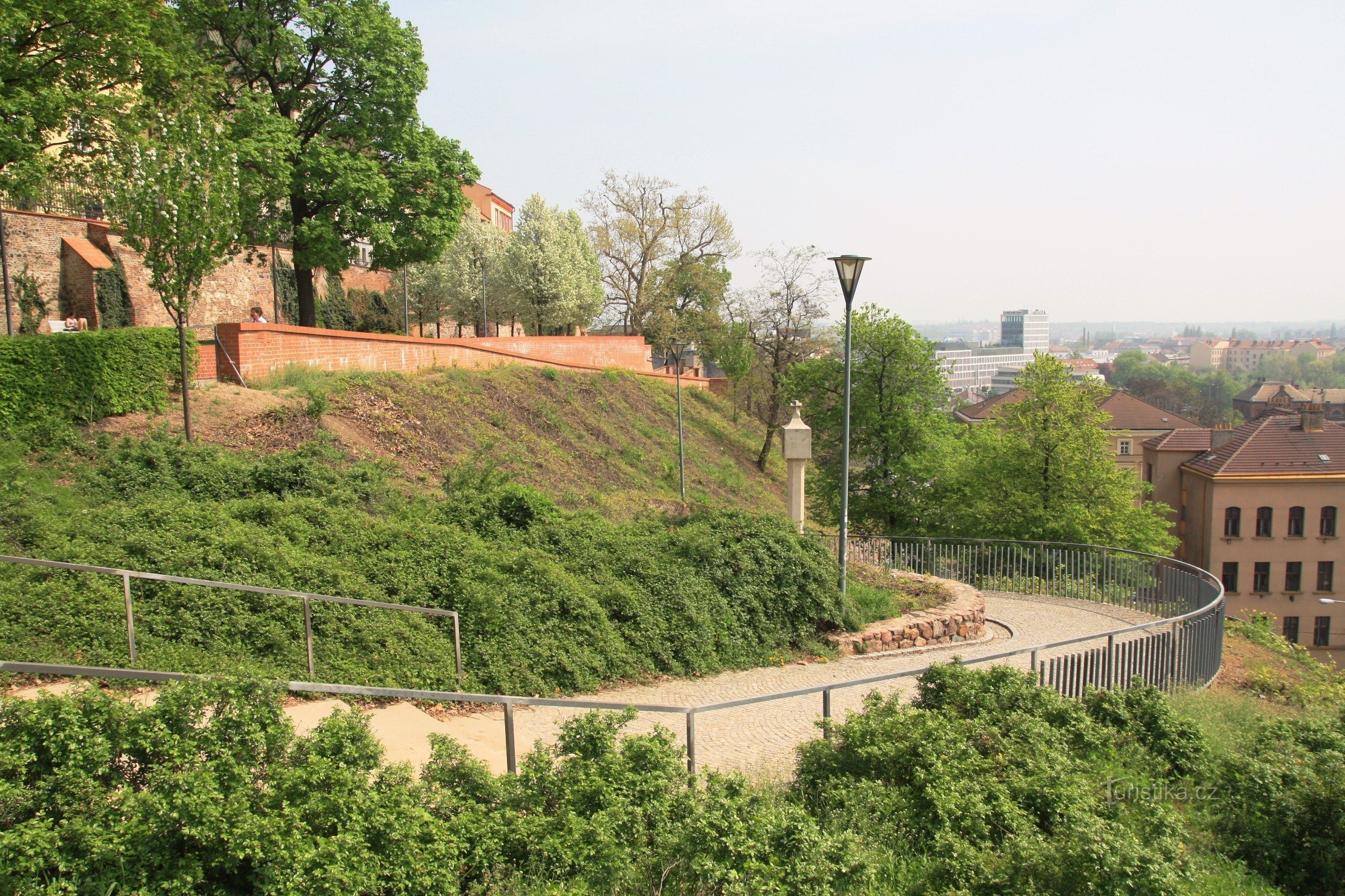 Gotische Gottesqual in Denis' Obstgärten