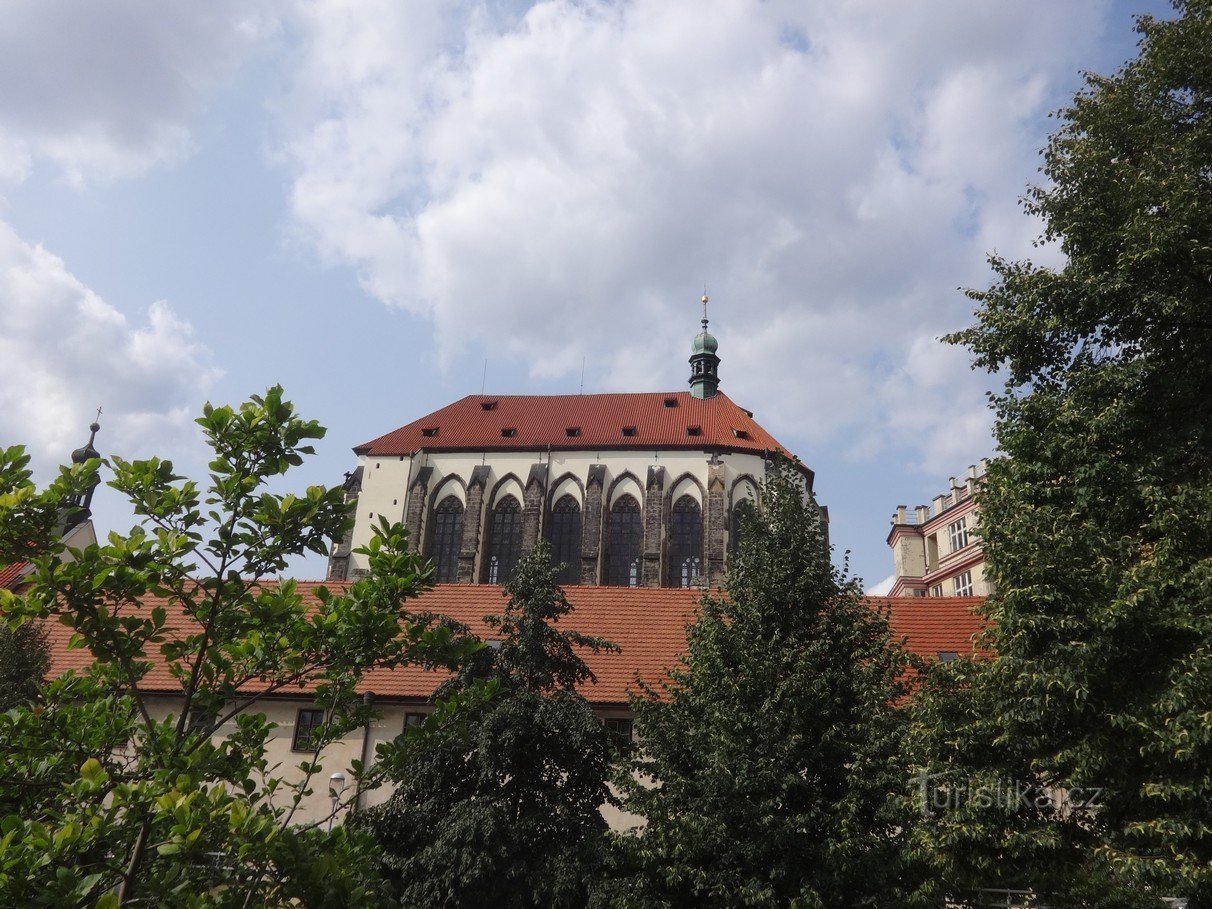 Gotický chrám Panny Marie Sněžné - nejvyšší kostel s nejvyšším oltářem v Praze