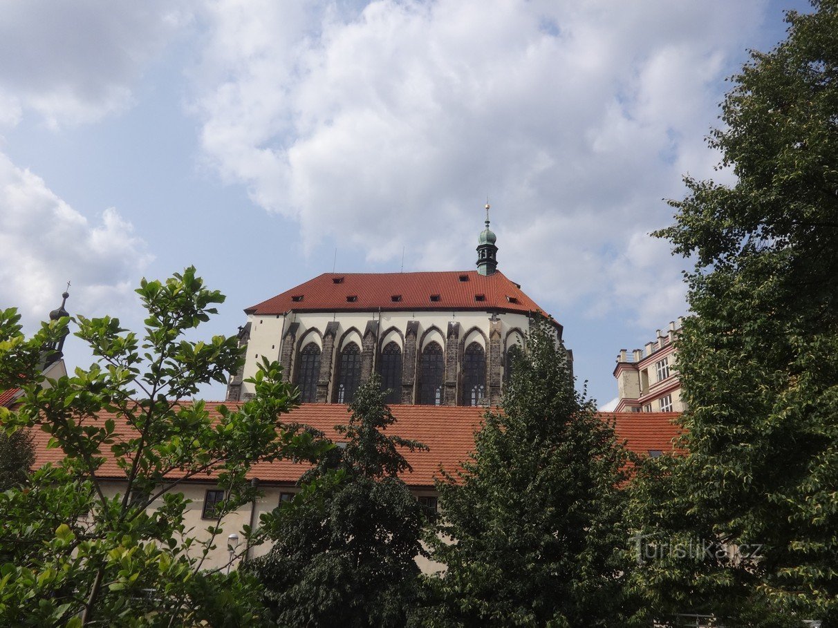 Gotska katedrala Gospe Snežne - najvišja cerkev z najvišjim oltarjem v Pragi