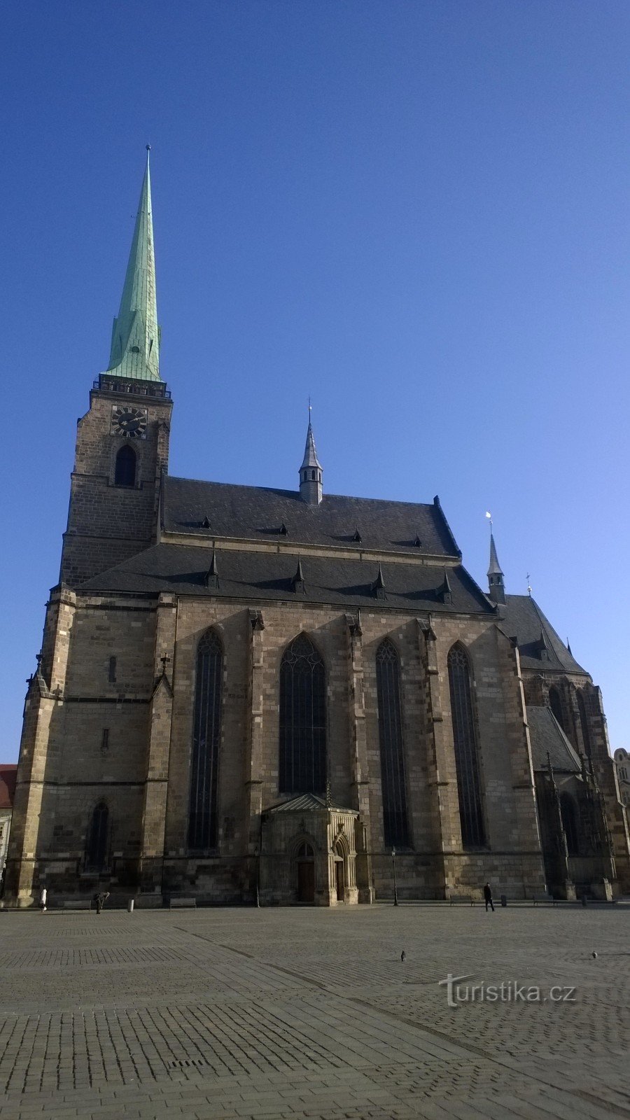 Nhà thờ Gothic của St. Bartholomew.