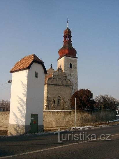 église gothique de st. Matthieu : L'église gothique locale de St. Matthieu peut témoigner dans