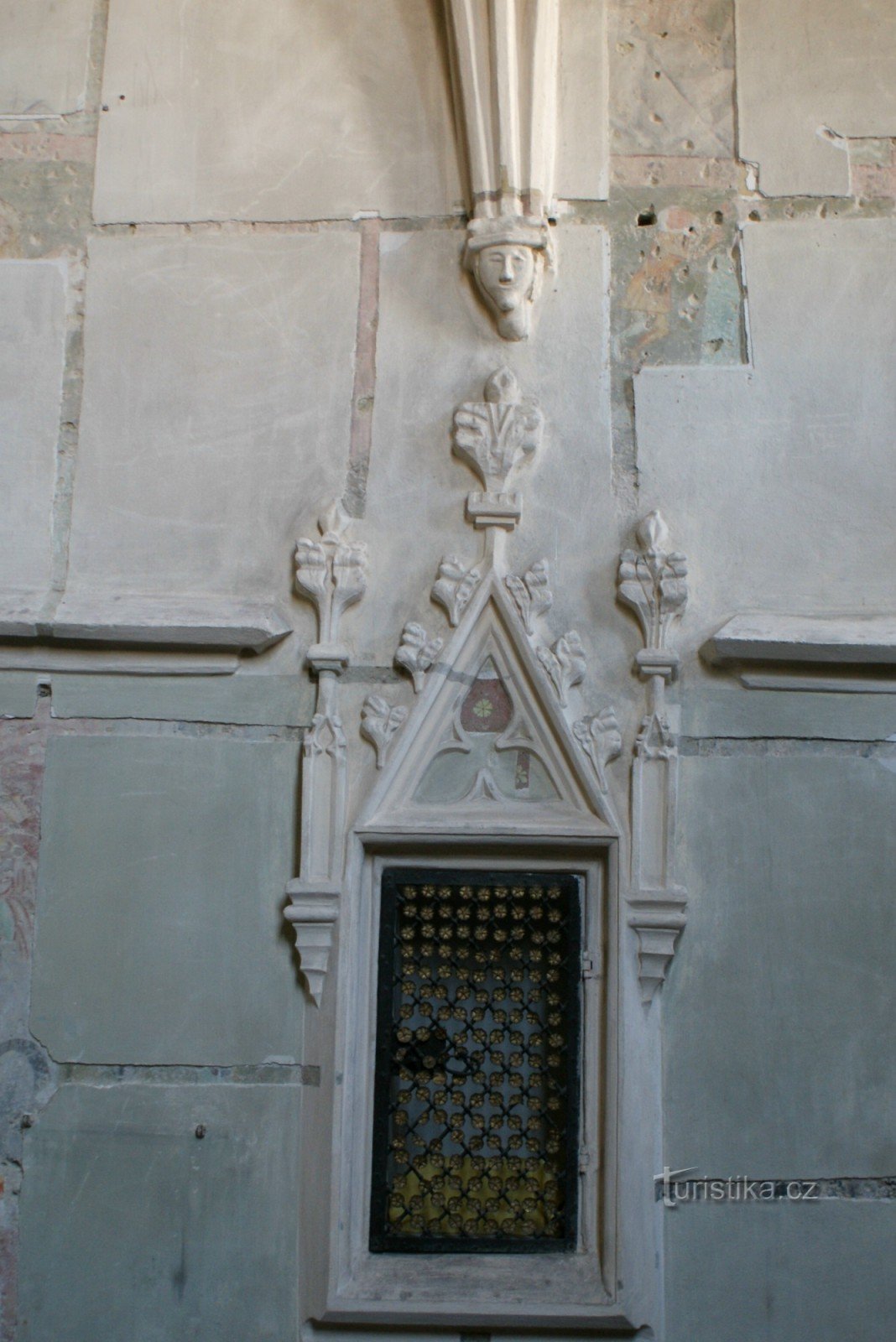 Gotycki w prezbiterium (sanktuarium)