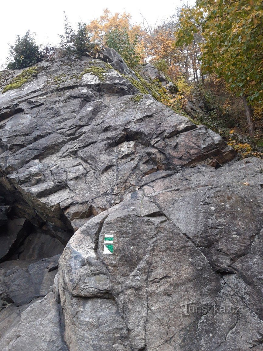 Rocher de grenat dans la ville de Tábor