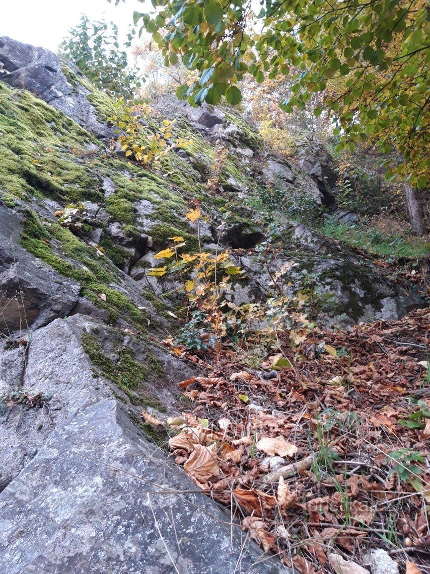 Rocher de grenat dans la ville de Tábor