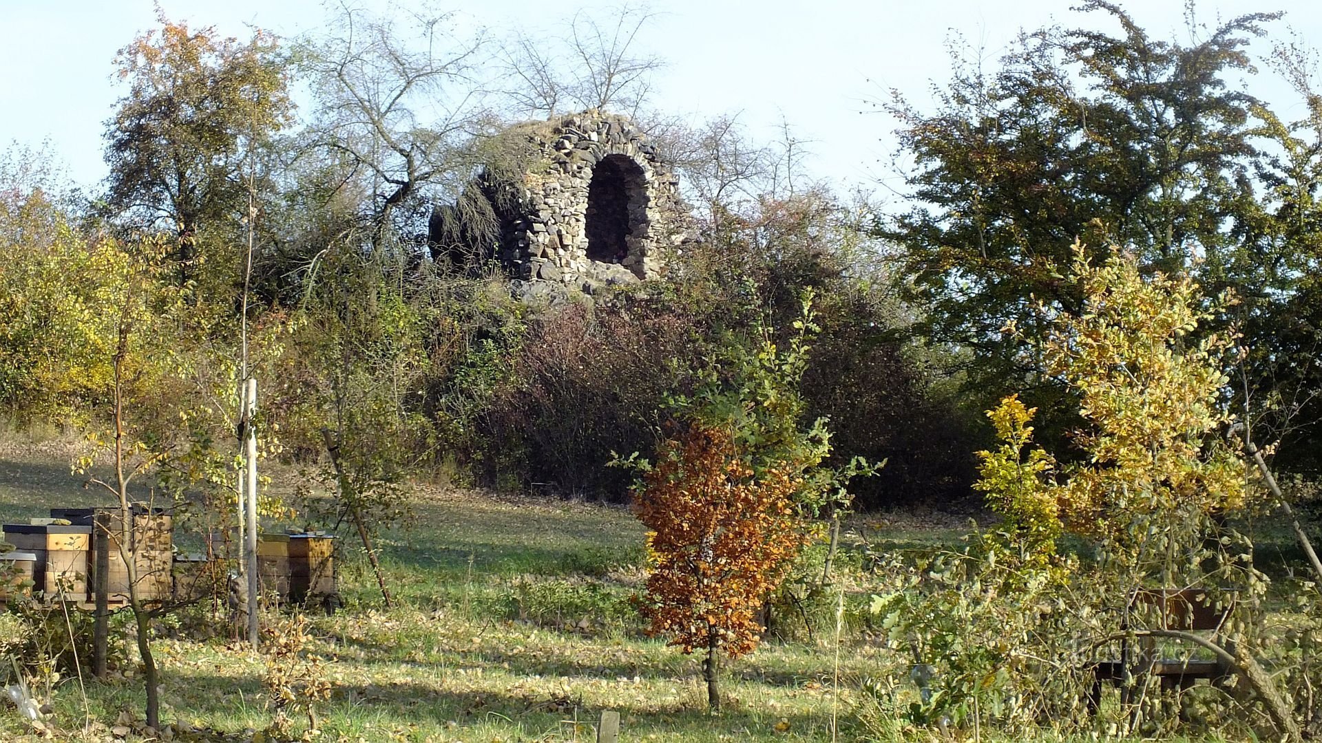 Grot sv. František Xaverský, Malá Číčovice z južne strani