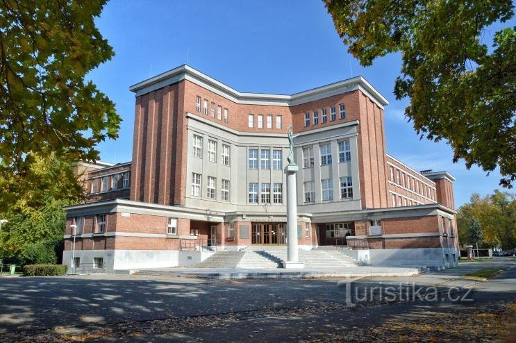 JK Tyla High School in Hradec Králové, Auteur: Jan Špelda