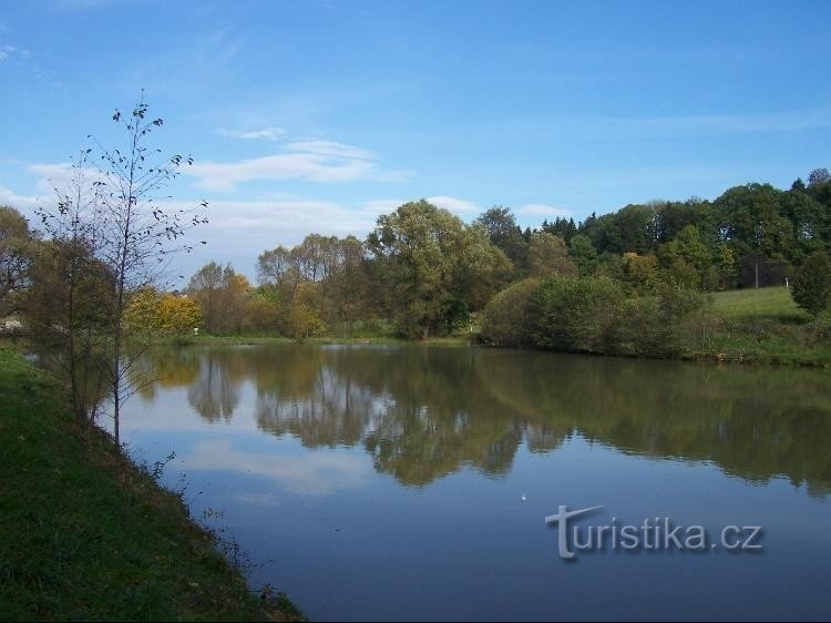 Étang Hájovský: Vue sur l'étang