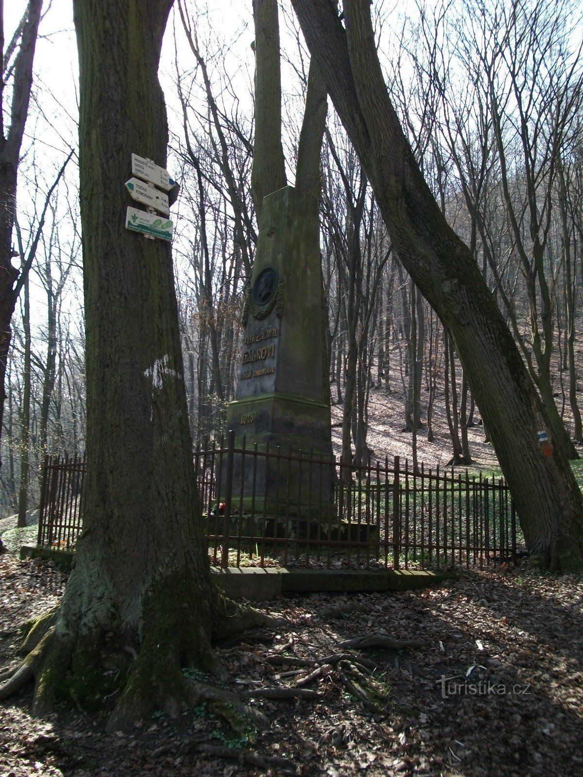 Hálks monument