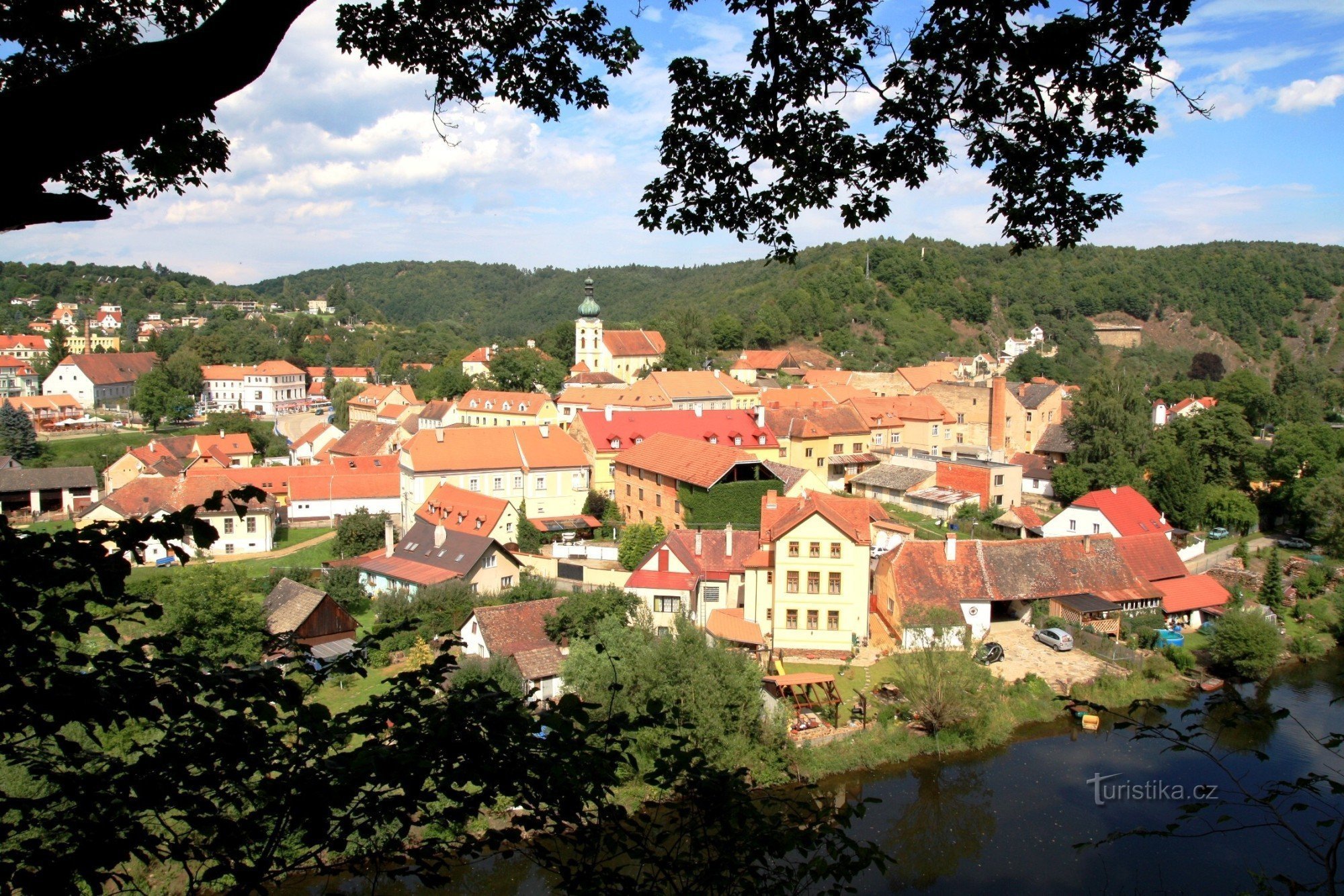 Hallamasskova vyhlídka - pohled na městys