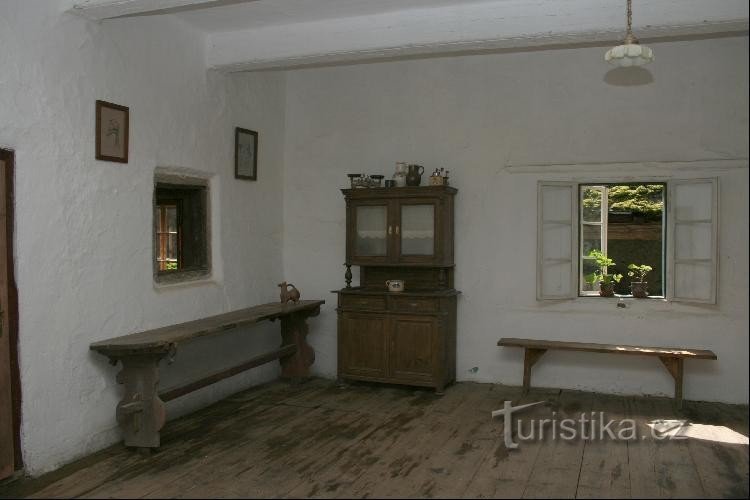 Hamous farm: Living room to the right of the entrance